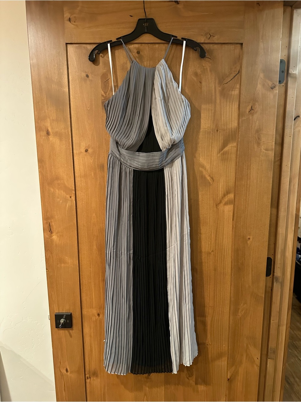 Halston Heritage Pleated Halter Midi Dress - Gray, Black, Ivory